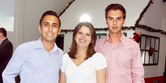 Vinícius Rabelo, Maisa Santiago e Rafael Taveira, da administração do Shopping do Calçado de Franca, em noite de coquetel por lá